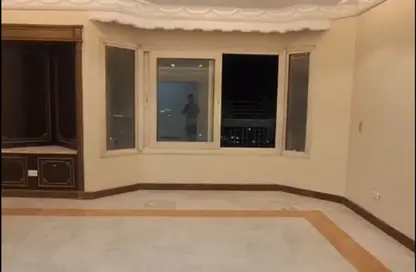 شقة - 3 غرف نوم - 3 حمامات للبيع في شارع حافظ رمضان - المنطقة السادسة - مدينة نصر - القاهرة