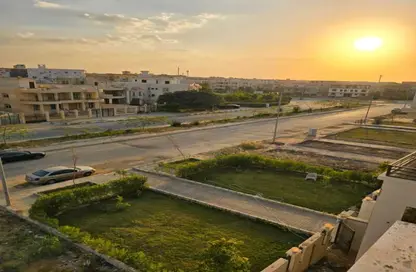 شقة - 3 غرف نوم - 2 حمامات للبيع في المجاورة الاولي - الحي الثالث غرب - مدينة الشروق - القاهرة