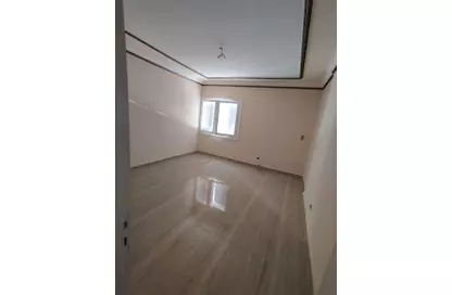Office Space - Studio - 3 Bathrooms for sale in Saba Basha - Hay Sharq - Alexandria