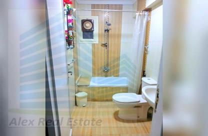Apartment - 3 Bedrooms - 2 Bathrooms for rent in Ali Mostafa Mosharafa St. - El Shatby - Hay Wasat - Alexandria