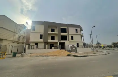 Villa - 7+ Bedrooms - 7+ Bathrooms for sale in Ganoob El Acadimia - New Cairo City - Cairo