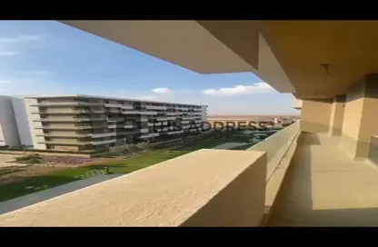 شقة - 2 غرف نوم - 2 حمامات للبيع في كمبوند البروج - كمبوندات الشروق - مدينة الشروق - القاهرة