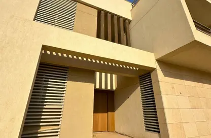 Villa - 5 Bedrooms - 2 Bathrooms for sale in Palm Hills New Cairo - 5th Settlement Compounds - The 5th Settlement - New Cairo City - Cairo