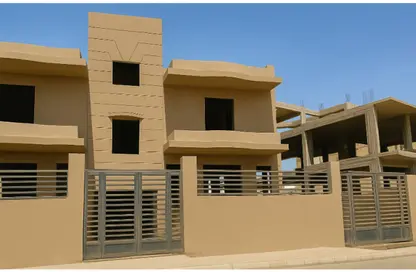 Villa - 7+ Bedrooms - 7+ Bathrooms for sale in Palm Villa - Al Wahat Road - 6 October City - Giza