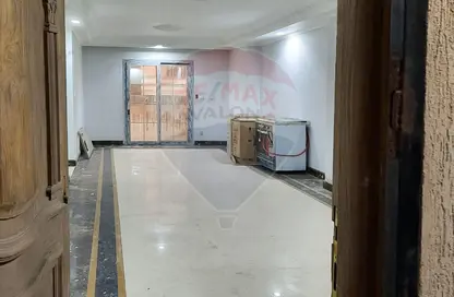شقة - 3 غرف نوم - 2 حمامات للبيع في شارع إبراهيم راضى - بولكلي - حي شرق - الاسكندرية