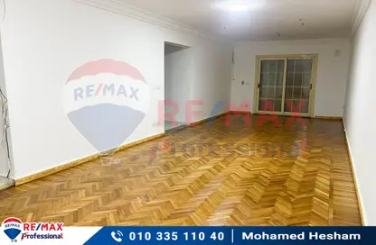 Apartment - 3 Bedrooms - 2 Bathrooms for sale in Abdel Salam Aref St. - Glim - Hay Sharq - Alexandria