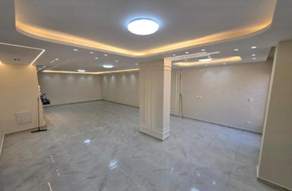 Apartment - 3 Bedrooms - 2 Bathrooms for rent in Zahraa El Maadi - Hay El Maadi - Cairo