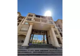 شقة - 3 غرف نوم - 3 حمامات للبيع في شارع 10 - جرينز - الحي السادس - الشيخ زايد - الجيزة