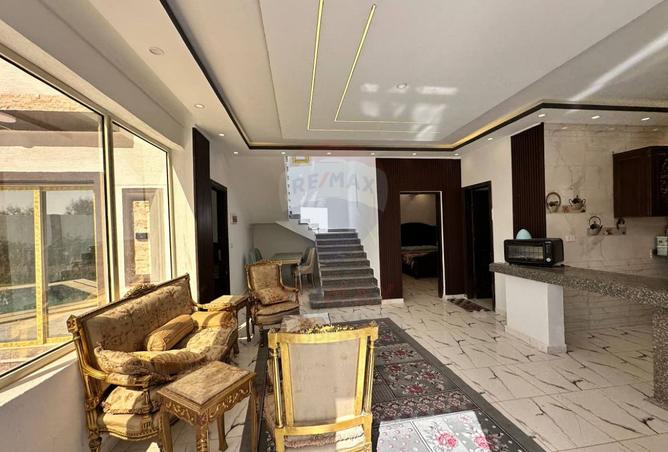 8008915 - Property Image 3