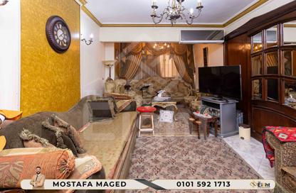 Apartment - 2 Bedrooms - 1 Bathroom for sale in Amin Yehia St. - Zezenia - Hay Sharq - Alexandria