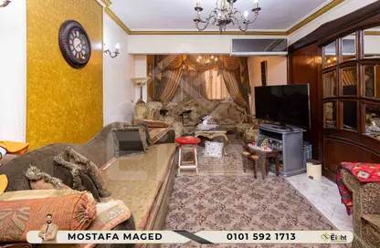 Apartment - 2 Bedrooms - 1 Bathroom for sale in Amin Yehia St. - Zezenia - Hay Sharq - Alexandria