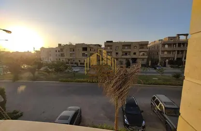 شقة - 3 غرف نوم - 2 حمامات للبيع في طريق بلبيس - خط 10 - الحي الثالث - مدينة العبور - القليوبية