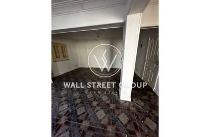 Apartment - 3 Bedrooms - 2 Bathrooms for sale in Moez Al Dawla St. - 6th Zone - Nasr City - Cairo