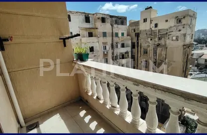 Apartment - 3 Bedrooms - 1 Bathroom for sale in Mostafa Mohamed Morsy St. - Sporting - Hay Sharq - Alexandria