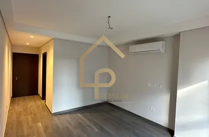 Apartment - 2 Bedrooms - 2 Bathrooms for sale in Village Views - Zed Towers - Sheikh Zayed Compounds - Sheikh Zayed City - Giza
