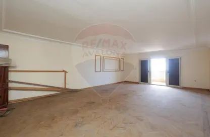Apartment - 5 Bedrooms - 3 Bathrooms for sale in Gharbo Bek St. - Zezenia - Hay Sharq - Alexandria