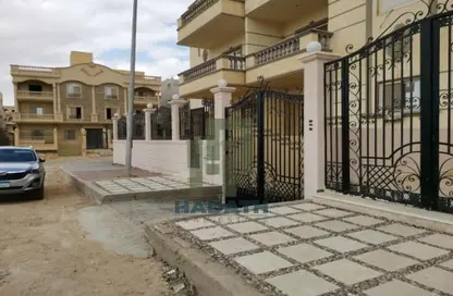 Roof - 4 Bedrooms - 4 Bathrooms for sale in El Koronfel - The 5th Settlement - New Cairo City - Cairo