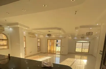 شقة - 3 غرف نوم - 2 حمامات للايجار في شارع دكتور ياسين عبد الغفار - المنطقة ج - حى جنوب الاكايمية - مدينة القاهرة الجديدة - القاهرة