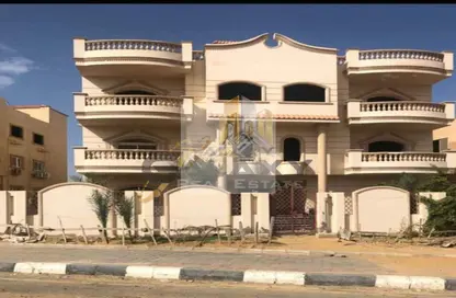 فيلا - 8 غرف نوم - 8 حمامات للبيع في المجاورة الاولي - المنطقة الثالثة - مدينة الشروق - القاهرة