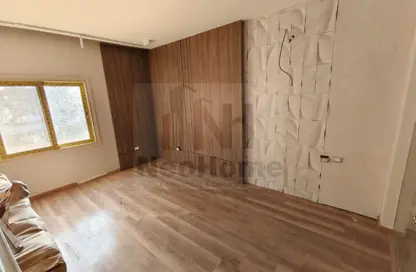 شقة - 3 غرف نوم - 3 حمامات للبيع في طريق الاسماعيلية مدخل 2 - مدينة الشروق - القاهرة