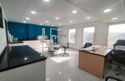 Clinic - Studio - 2 Bathrooms for sale in Al Mostakbal St. - 2nd District - Sheikh Zayed City - Giza