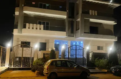 Apartment - 4 Bedrooms - 3 Bathrooms for sale in 3rd Neighborhood - 3rd District East - Shorouk City - Cairo