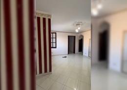 Apartment - 3 bedrooms - 1 bathroom for للايجار in Al Madrasa Al Swesria St. - Camp Chezar - Hay Wasat - Alexandria