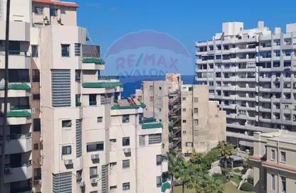 Apartment - 3 Bedrooms - 2 Bathrooms for sale in Mohamed Othman St. - Laurent - Hay Sharq - Alexandria