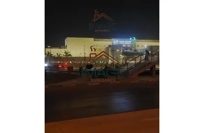 عيادة - استوديو - 2 حمامات للبيع في شارع طه حسين - النزهه الجديدة - النزهة - القاهرة
