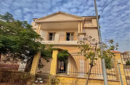Villa - 4 Bedrooms - 5 Bathrooms for sale in Maxim - The 1st Settlement - New Cairo City - Cairo