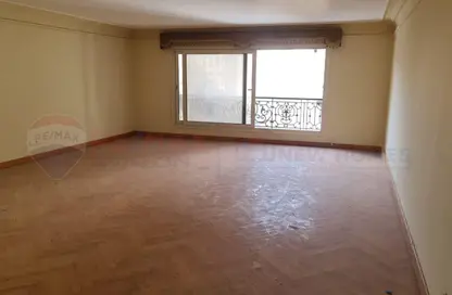 شقة - 4 غرف نوم - 3 حمامات للبيع في سموحة - حي شرق - الاسكندرية