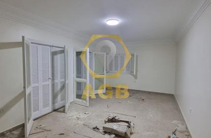 شقة - 3 غرف نوم - 2 حمامات للبيع في شارع سوريا - المهندسين - الجيزة