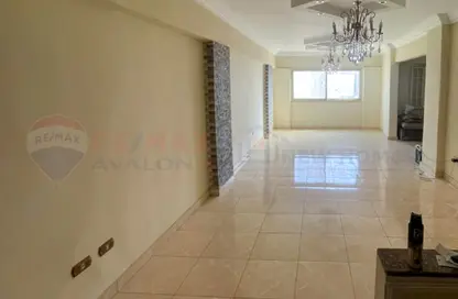 Apartment - 2 Bedrooms - 1 Bathroom for sale in Smouha - Hay Sharq - Alexandria