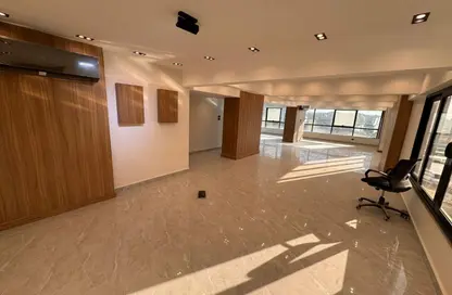 طابق كامل - استوديو - 2 حمامات للايجار في القطامية - مدينة القاهرة الجديدة - القاهرة