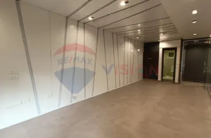 Apartment - 5 Bedrooms - 3 Bathrooms for sale in Doctor Ibrahim Refaat St. - Bolkly - Hay Sharq - Alexandria