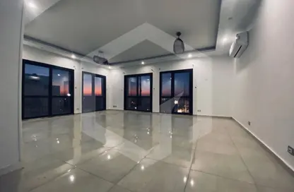 شقة - 3 غرف نوم - 2 حمامات للايجار في ذا كورت ياردز - كمبوندات الشيخ زايد - الشيخ زايد - الجيزة