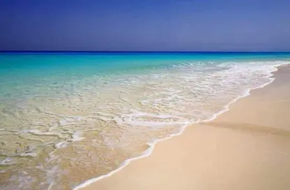 تاون هاوس - 2 غرف نوم - 2 حمامات للبيع في چون - راس الحكمة - الساحل الشمالي