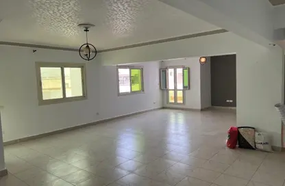 شقة - 4 غرف نوم - 2 حمامات للايجار في حدائق المهندسين - الحي الرابع - الشيخ زايد - الجيزة