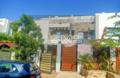 فيلا - 6 غرف نوم - 6 حمامات للايجار في حى القرنفل - التجمع الخامس - مدينة القاهرة الجديدة - القاهرة