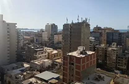 شقة - 3 غرف نوم - 2 حمامات للبيع في كامب شيزار - حي وسط - الاسكندرية