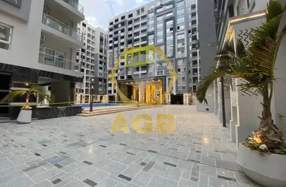 Apartment - 2 Bedrooms - 2 Bathrooms for sale in Al Hadaba Al Wosta - Mokattam - Cairo