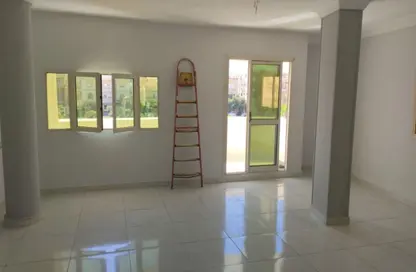 شقة - 3 غرف نوم - 2 حمامات للايجار في محور العروبة - المنطقة أ - حى جنوب الاكايمية - مدينة القاهرة الجديدة - القاهرة