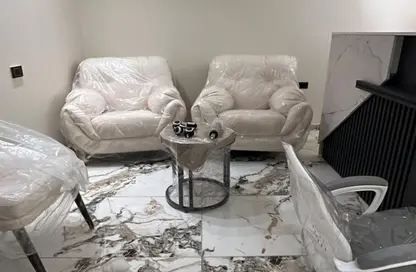 عيادة - استوديو - 1 حمام للايجار في ذا جيت بلازا مول - الحي العاشر - الشيخ زايد - الجيزة