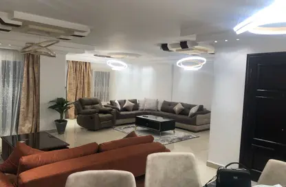 شقة - 3 غرف نوم - 2 حمامات للايجار في شارع مصطفي درويش - المنطقة السادسة - مدينة نصر - القاهرة