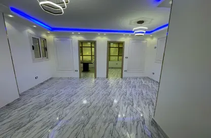Apartment - 2 Bedrooms - 1 Bathroom for sale in Gaza St. - Mohandessin - Giza