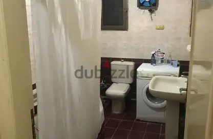 Apartment - 2 Bedrooms - 1 Bathroom for sale in Zakaria Othman St. - 8th Zone - Nasr City - Cairo