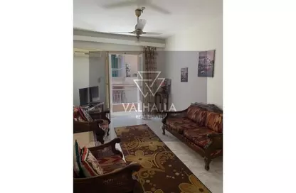 Apartment - 2 Bedrooms - 1 Bathroom for rent in Shagaret Al Dor St. - Zamalek - Cairo