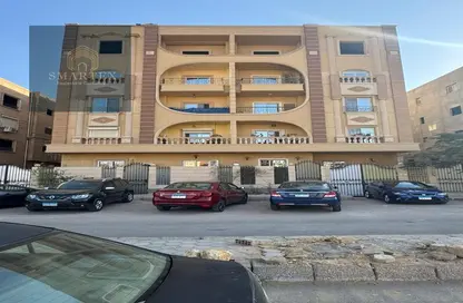 شقة - 3 غرف نوم - 2 حمامات للبيع في المجاورة الاولي - المنطقة الثالثة - مدينة الشروق - القاهرة