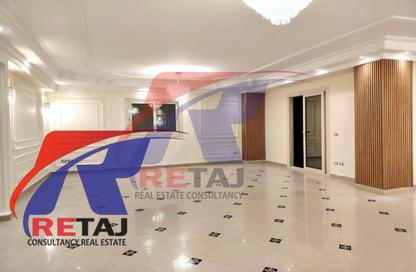 Apartment - 3 Bedrooms - 3 Bathrooms for sale in Al Tayaran St. - Al Sharekat - Nasr City - Cairo