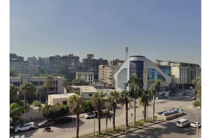 عيادة - استوديو - 4 حمامات للبيع في شارع الهرم - العمرانية - حي العمرانية - الجيزة